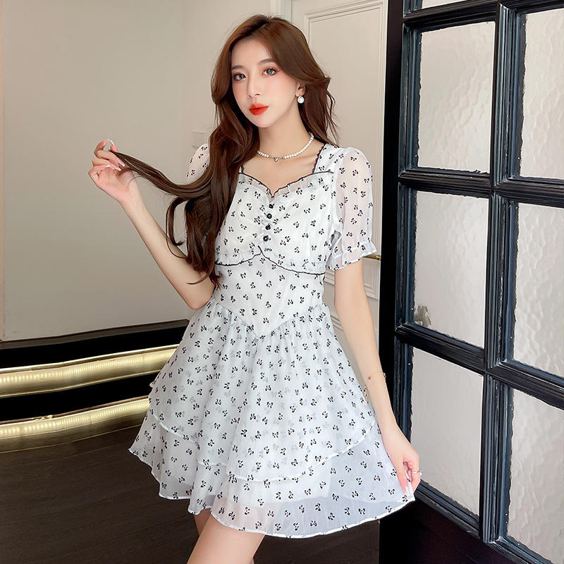 甜辣后背蝴蝶结连衣裙女夏季别致纯欲奶甜收腰小清新碎花露背短裙