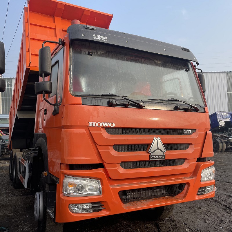 出口豪沃后八轮自卸车 右驾驶舱渣土车厢货车 375马力翻斗垃圾车