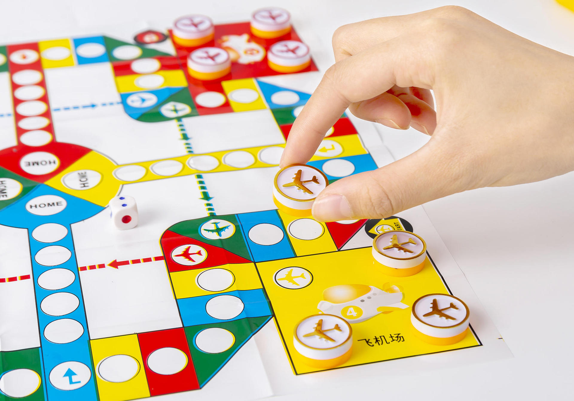 儿童飞行棋多功能游戏棋斗兽棋盒装亲子游戏棋象棋五子棋桌面游戏