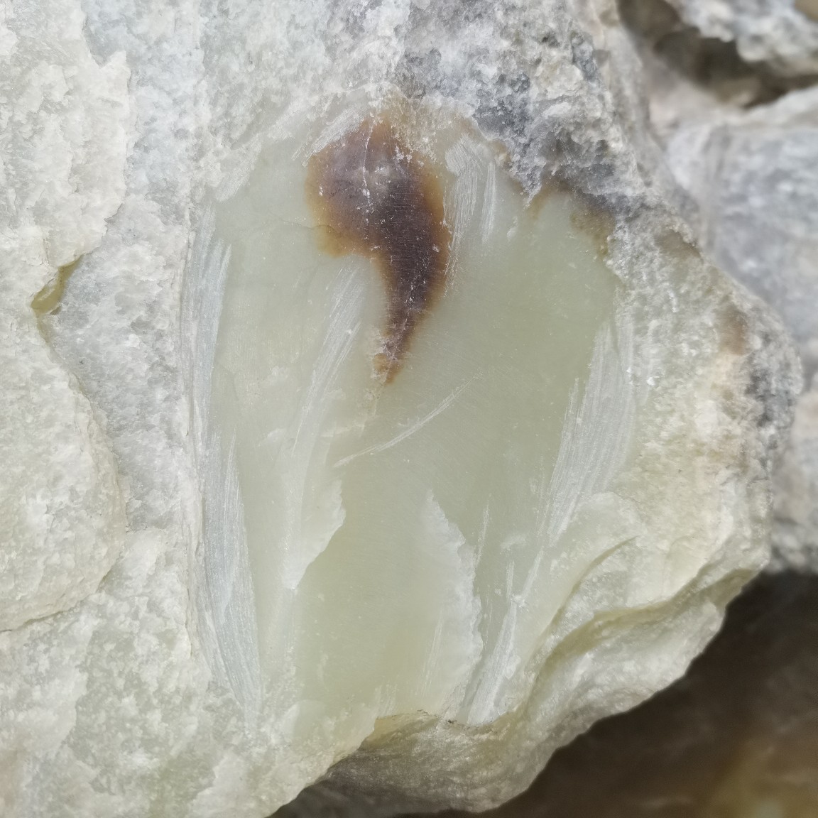 新疆料和田玉且末料糖白玉原石原料镯子料厂家原产地直销一件代发