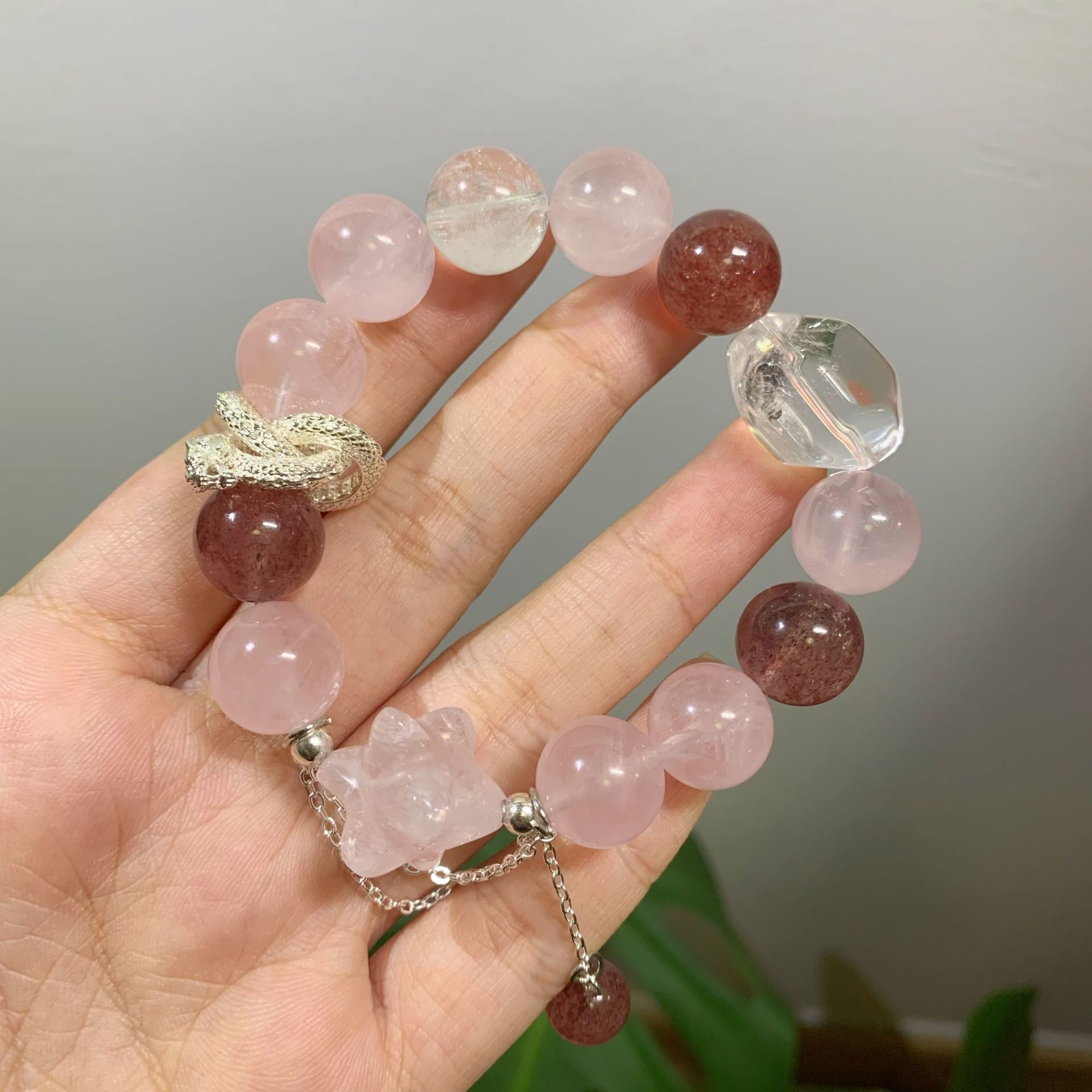 天然草莓晶粉晶白水晶龙扣跑环手串大颗粒龙年爆款手串-阿里巴巴