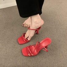 欧美时尚新款方头露趾细跟凉鞋女夏季一字带扣红色性感绝美高跟鞋