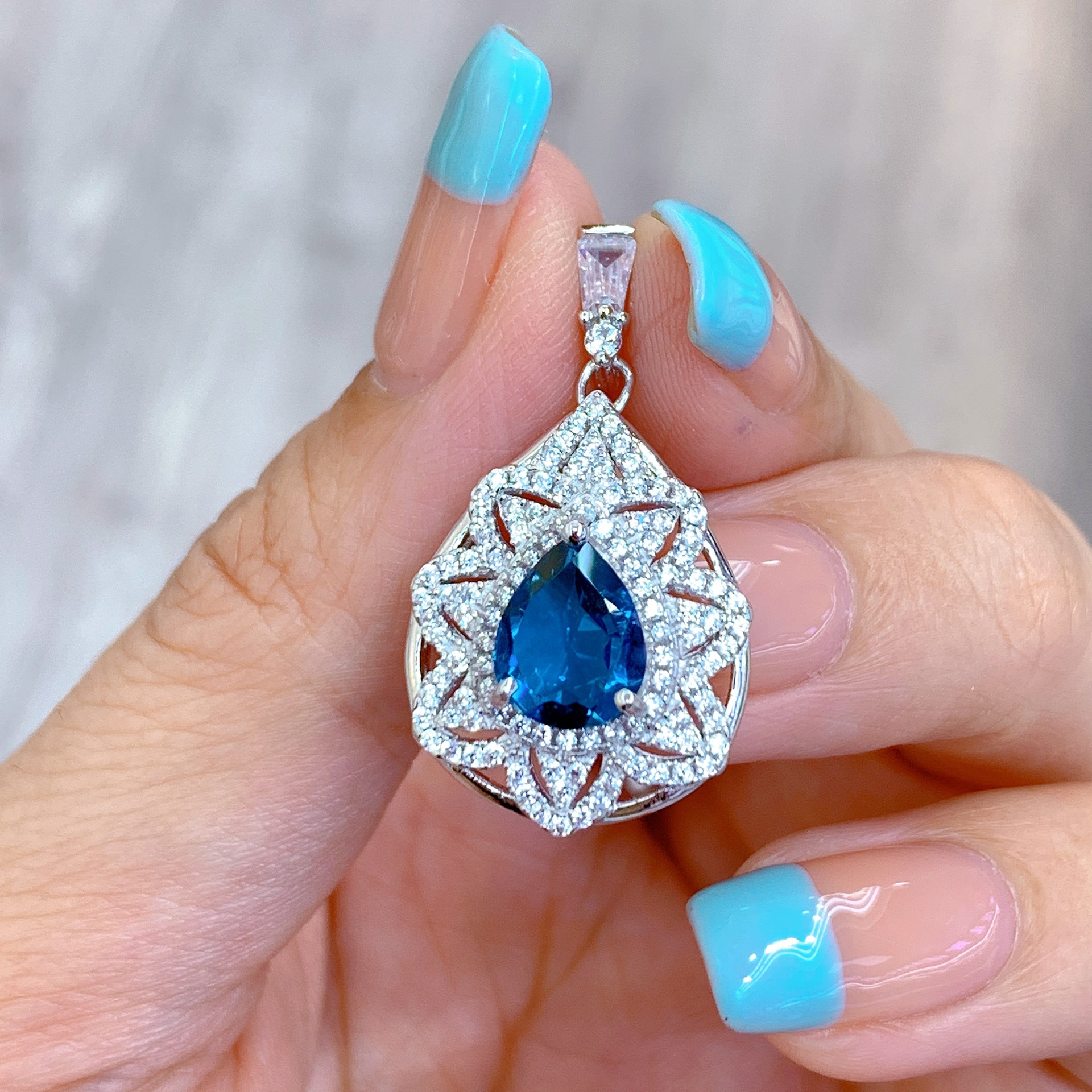 2023年夏季新款s925银镀白金镶嵌托帕石伦敦蓝吊坠7*9mm不含链