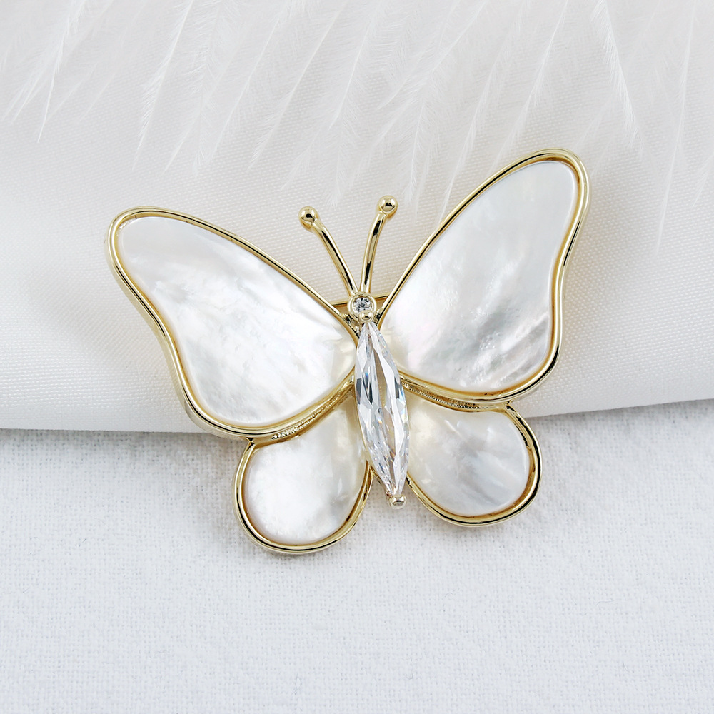 韩国气质微镶锆石胸花女镀真金高档防走光别针天然贝壳蝴蝶胸针