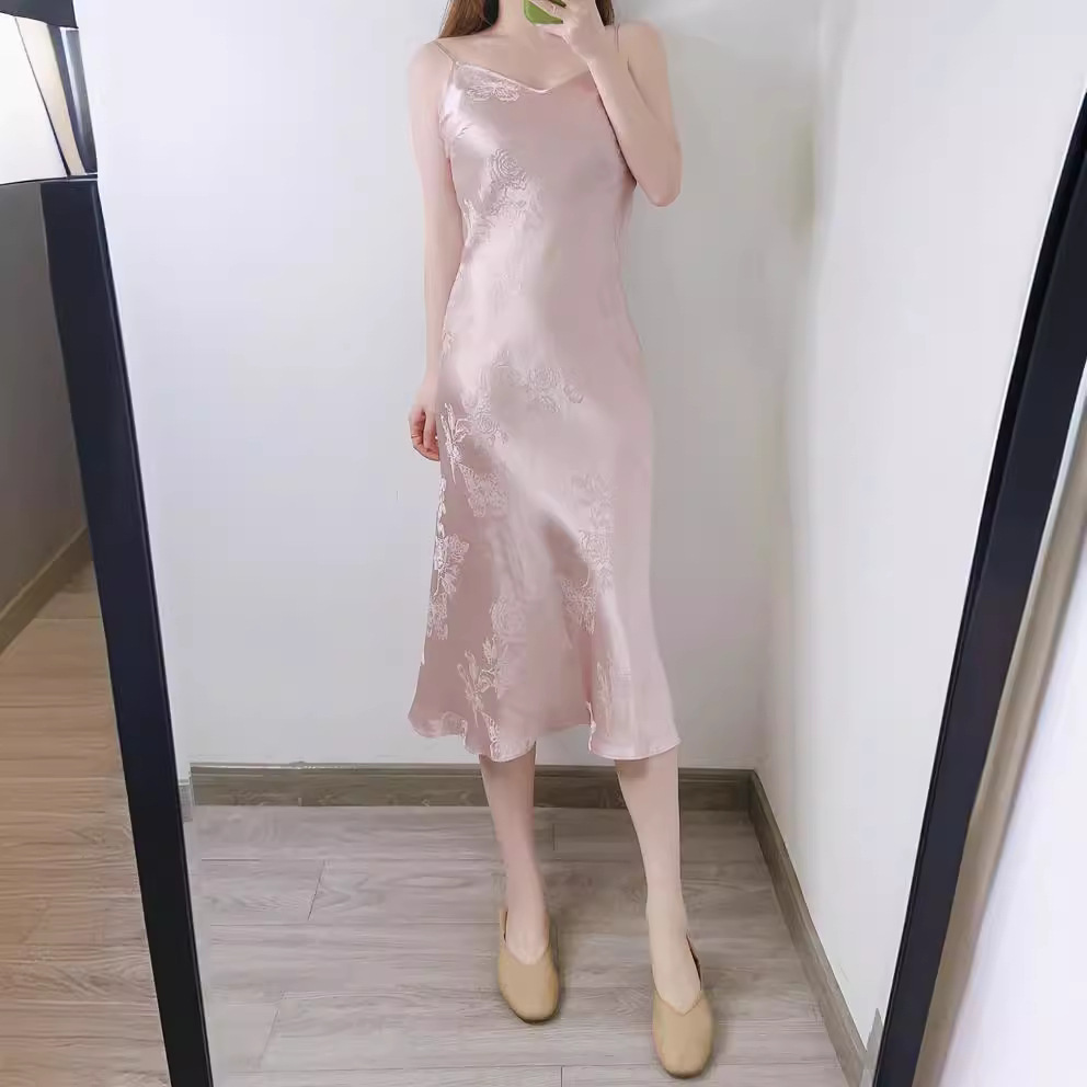 24夏季新款重磅30姆米真丝提花缎v领收腰桑蚕丝真丝连衣长吊带裙