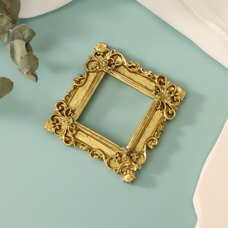 Square Iron Swing Frame European Style Retro Photography Props Ins Nordic Retro Golden Mini Photo Frame Decoration