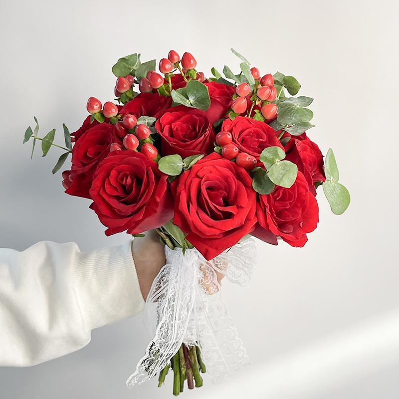 手捧花玫瑰花束鲜花速递同城新娘婚礼昆明沈阳北京上海同城配送店