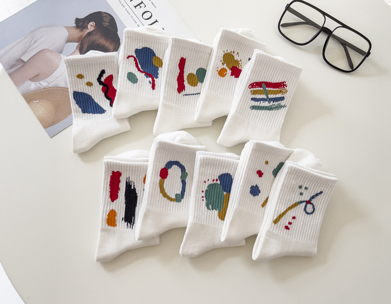 白色涂鸦女袜子女中筒ins潮流简约秋冬款韩版学院风运动长筒棉袜