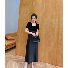 夏季气质通勤真丝绒缎面设计连衣裙复古方领显瘦高腰修身黑色长裙