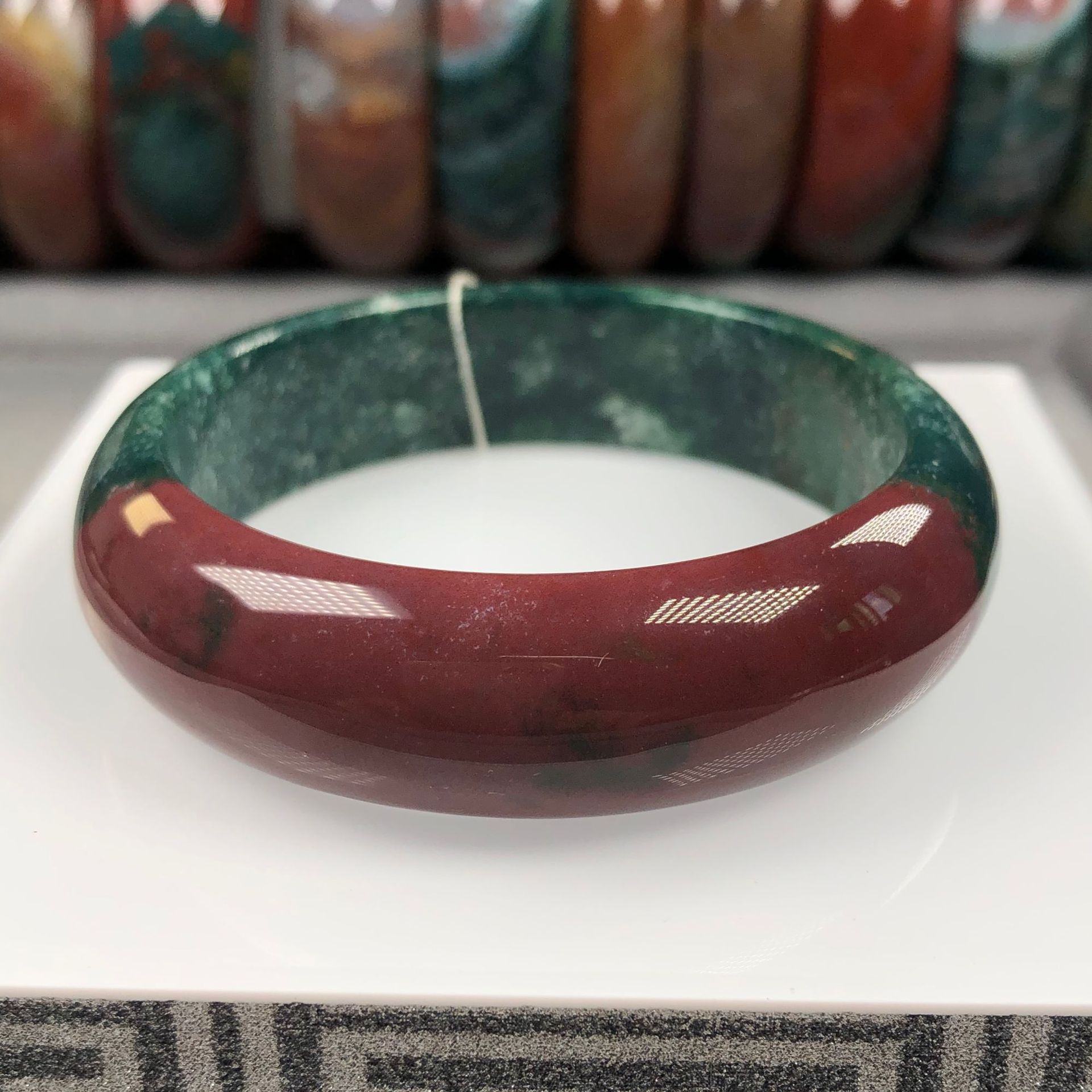 精品天然印度七彩玛瑙手镯女玉髓镯子手饰品送礼直播货源批-阿里巴巴