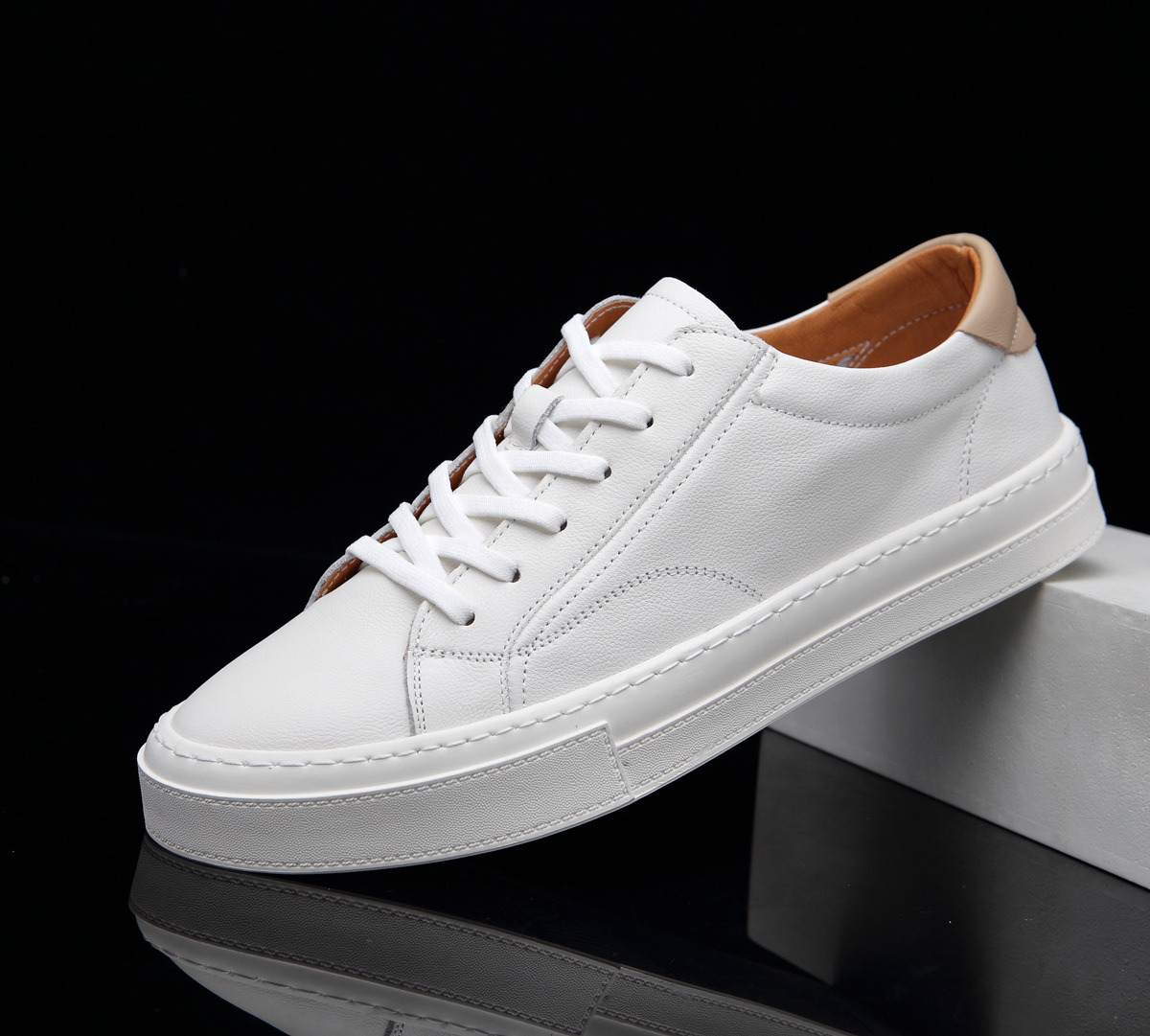 软牛皮小白鞋男夏季新款透气潮牌低帮休闲鞋单款软底白色板鞋子男