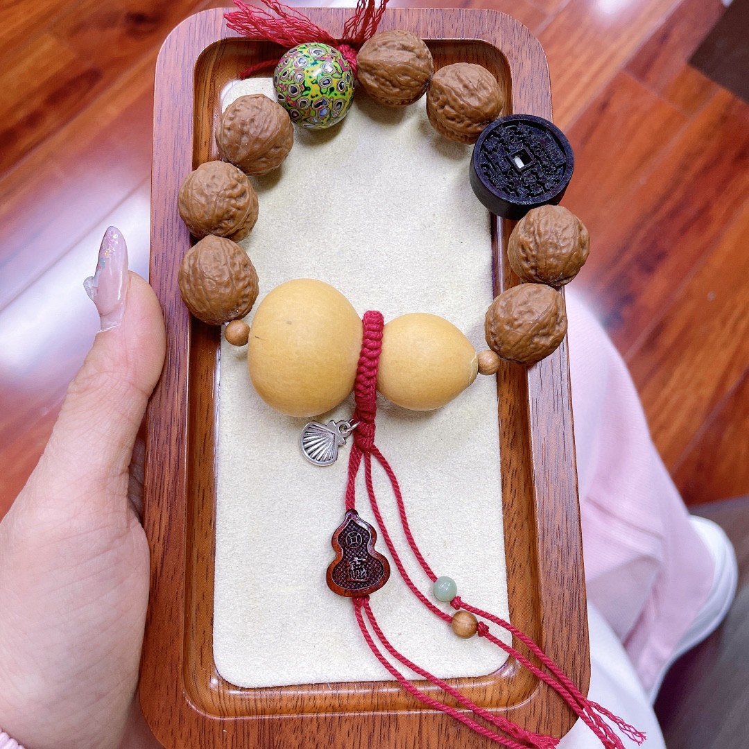 新款设计秋子核桃单圈手持搭配沉香铜钱大漆珠 文玩葫芦紫檀葫芦