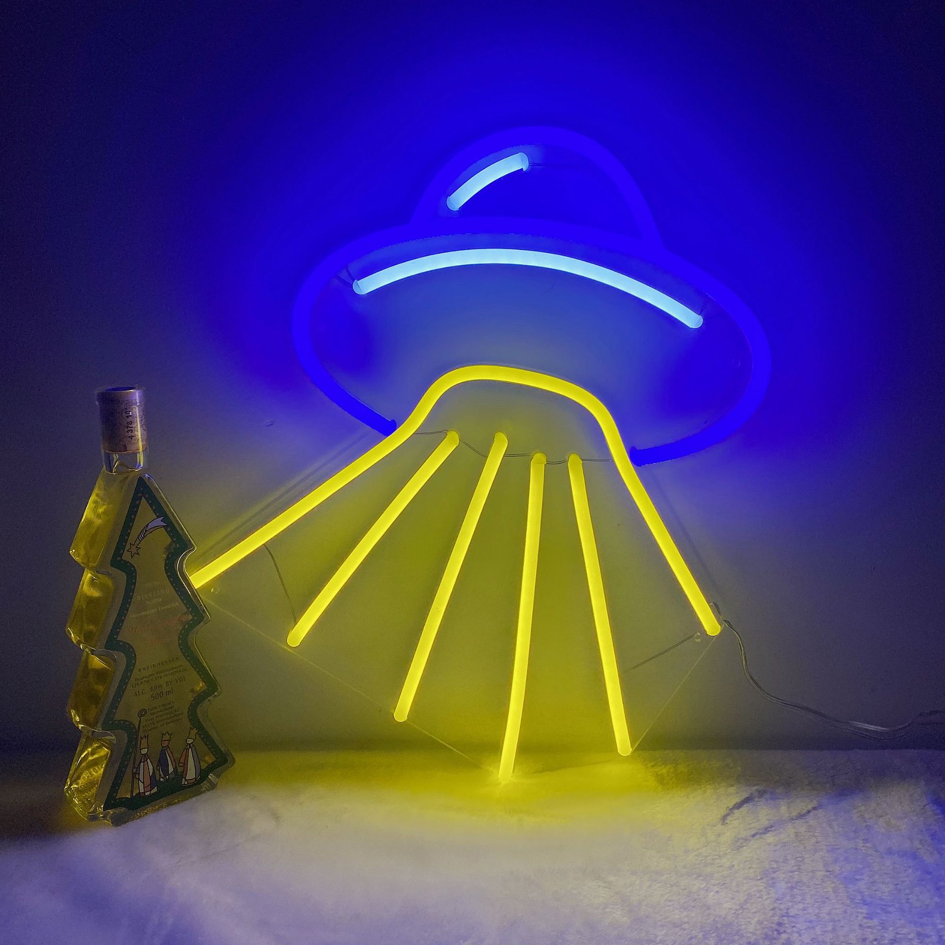 供应跨境电商亚马逊外星飞船霓虹灯造型儿童房间装饰背景装饰灯