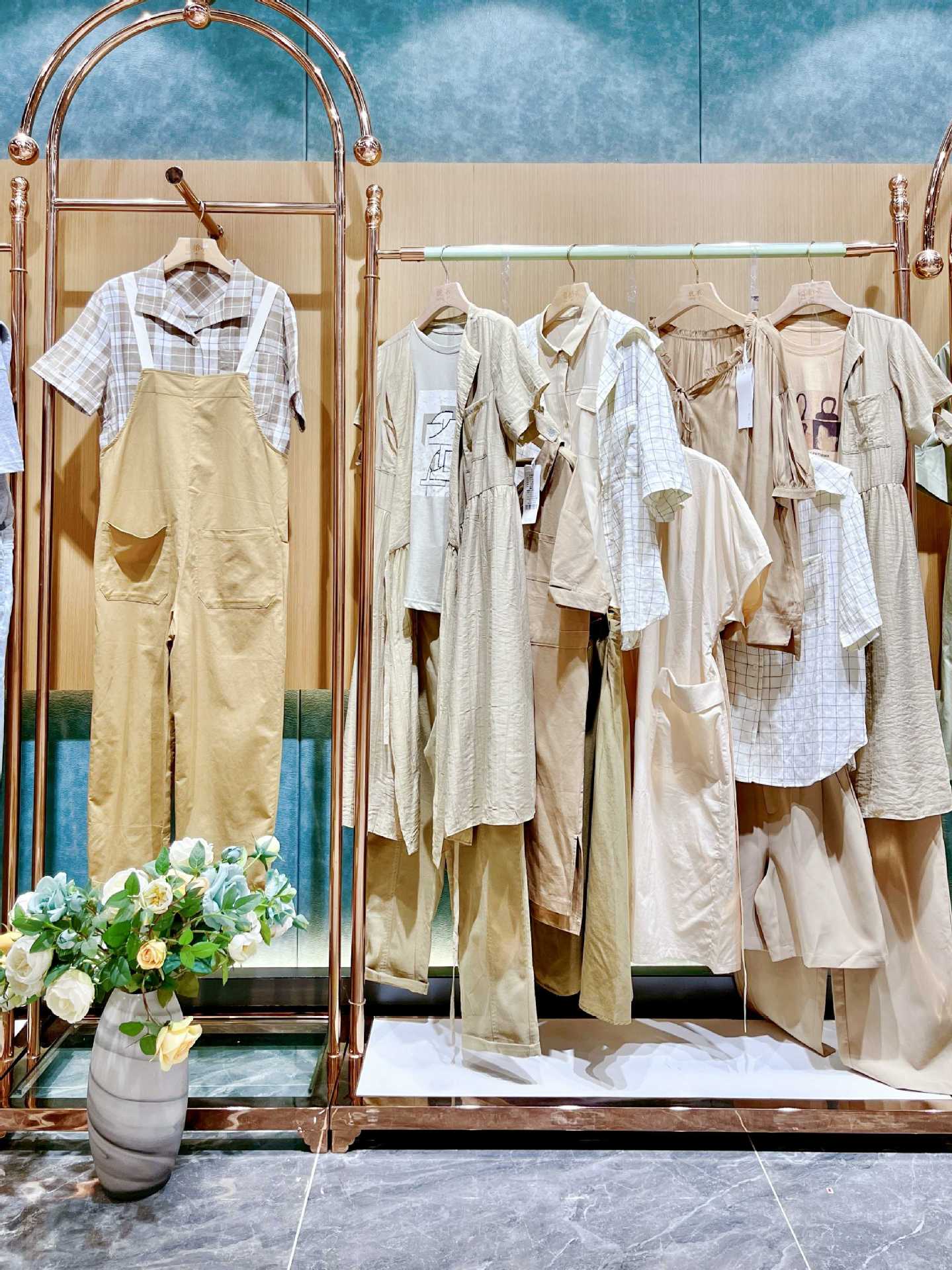 艾娃22夏专柜撤柜品牌女装折扣尾货批发实体电商直播一手货源供应