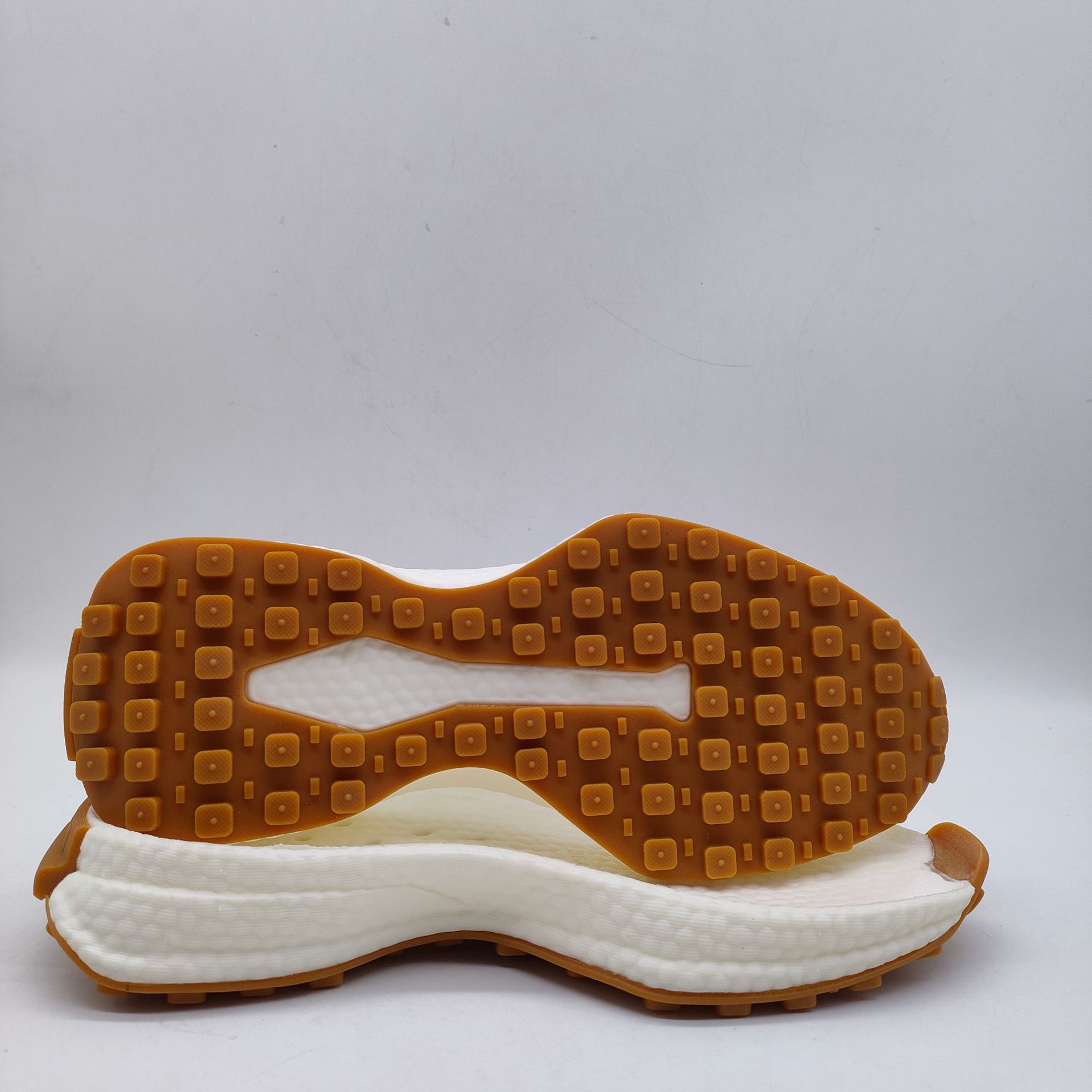 2023年国足厂家直销潮流爆米花时尚运动鞋爆款大底鞋底