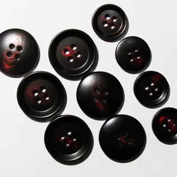 厂家供应内倒边染色真牛角扣西服正装扣风衣纽扣大衣纽扣button