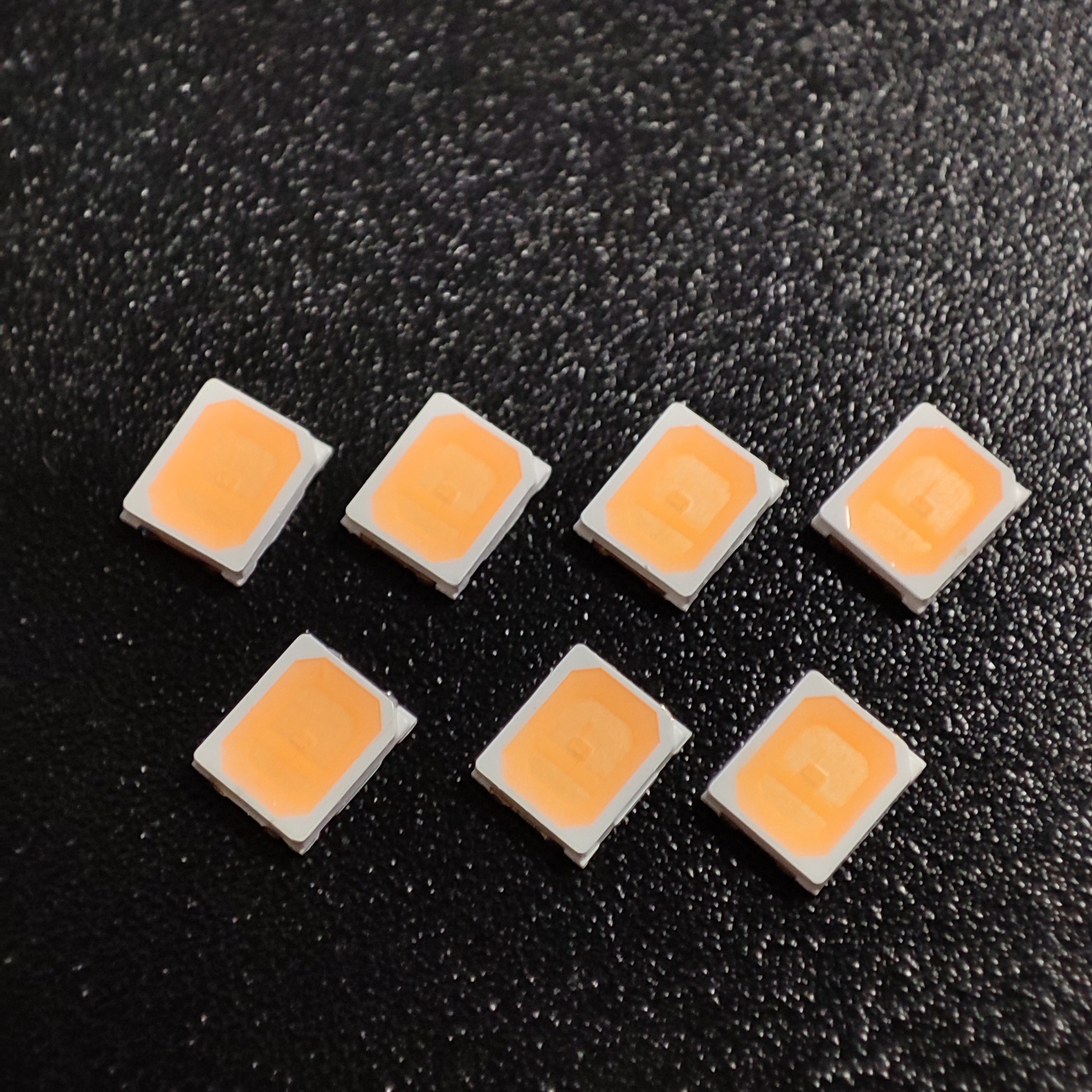 现货供应2835灯珠55-60lm 0.5w贴片灯珠2835贴片三安芯片铜支架