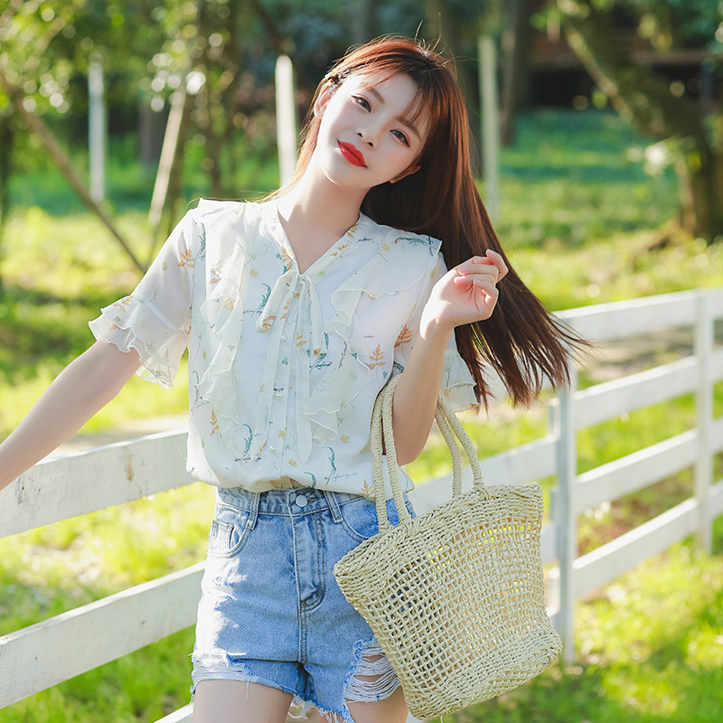 夏季薄款短袖t恤女装夏装2022年新款潮上衣服设计感碎花雪纺衬衫