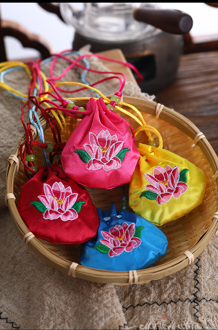 端午节香囊空袋香包驱蚊荷花包锦缎布艺刺绣空包袋子周岁挂脖批发
