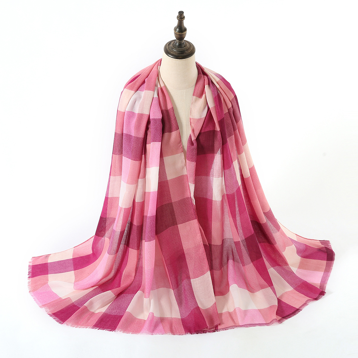 One-Piece Delivery New Export European and American Fashion Classic Plaid Printed Cotton and Linen Scarf Shawl Factory Wholesale