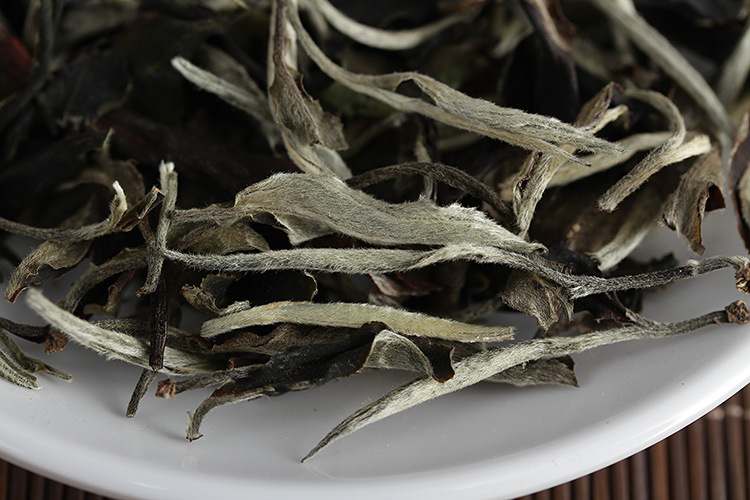 【生产工艺】:普洱茶生茶【产品原料】:云南大叶种晒青茶【产品名称】