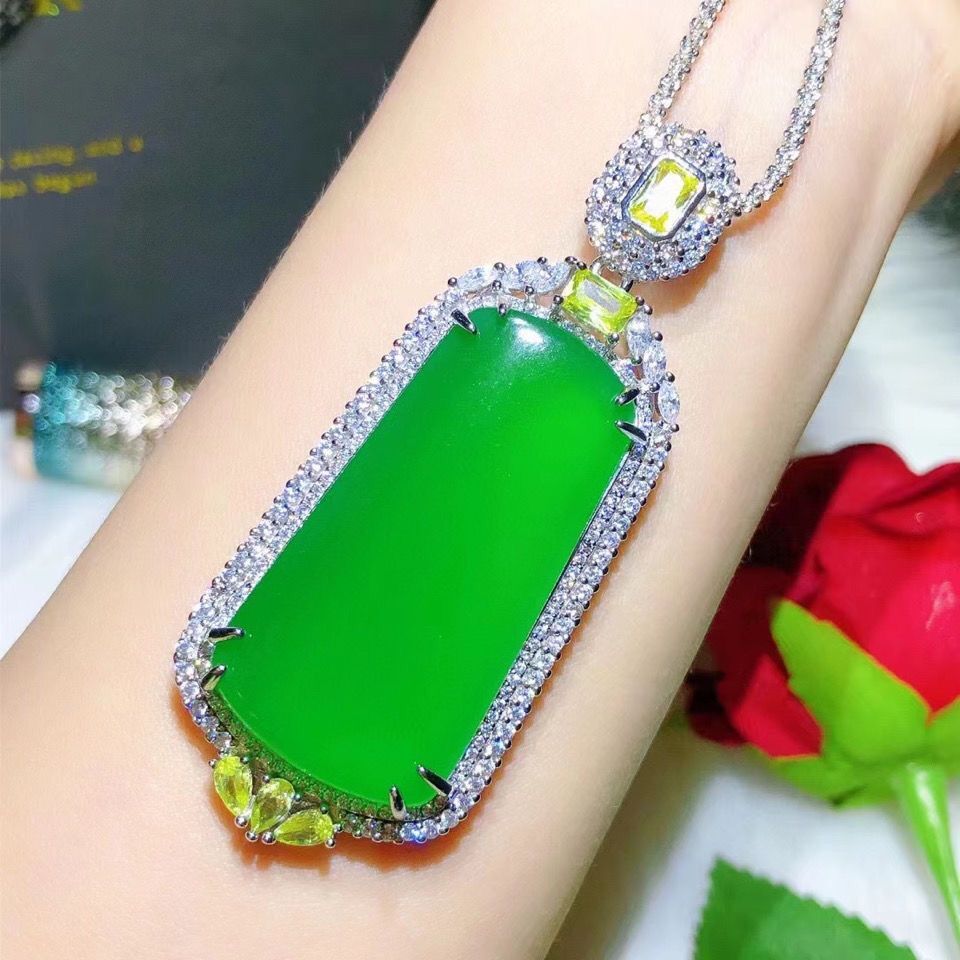 冰种帝王绿重工镶嵌玉髓大牌子吊坠翡翠色玛瑙大气款玉石牌子挂件