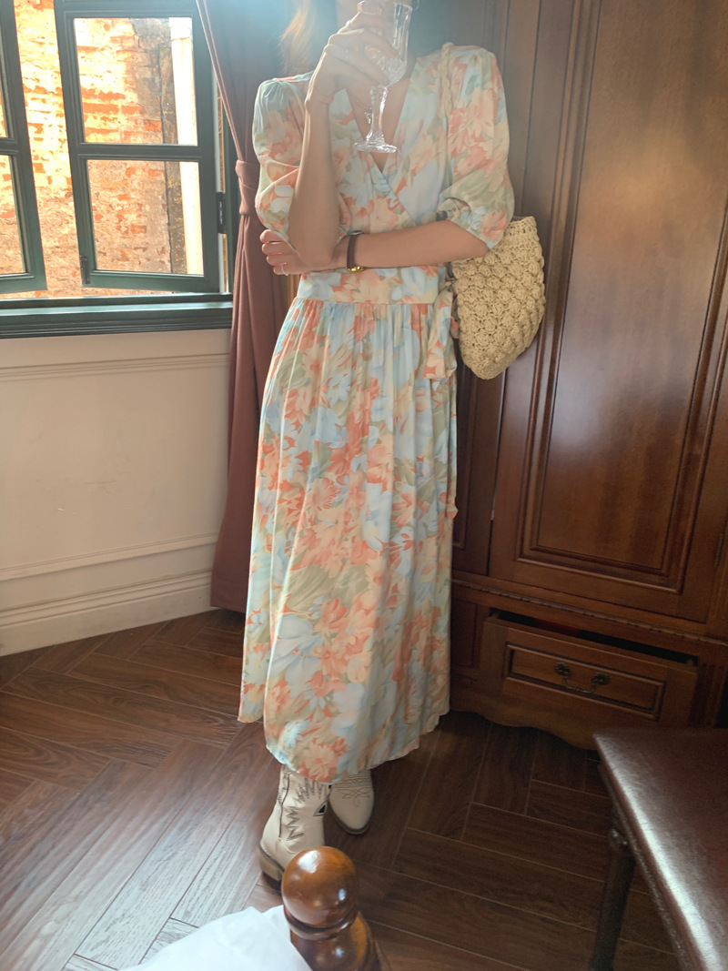 实拍~夏季度假法式高腰泡泡袖一片式系带连衣裙复古油画碎花女装