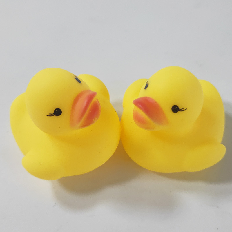 Water Playing Small Yellow Duck Mini Bath Toys Baby Playing in Water Little Duck Vinyl Children's Educational Toys Wholesale