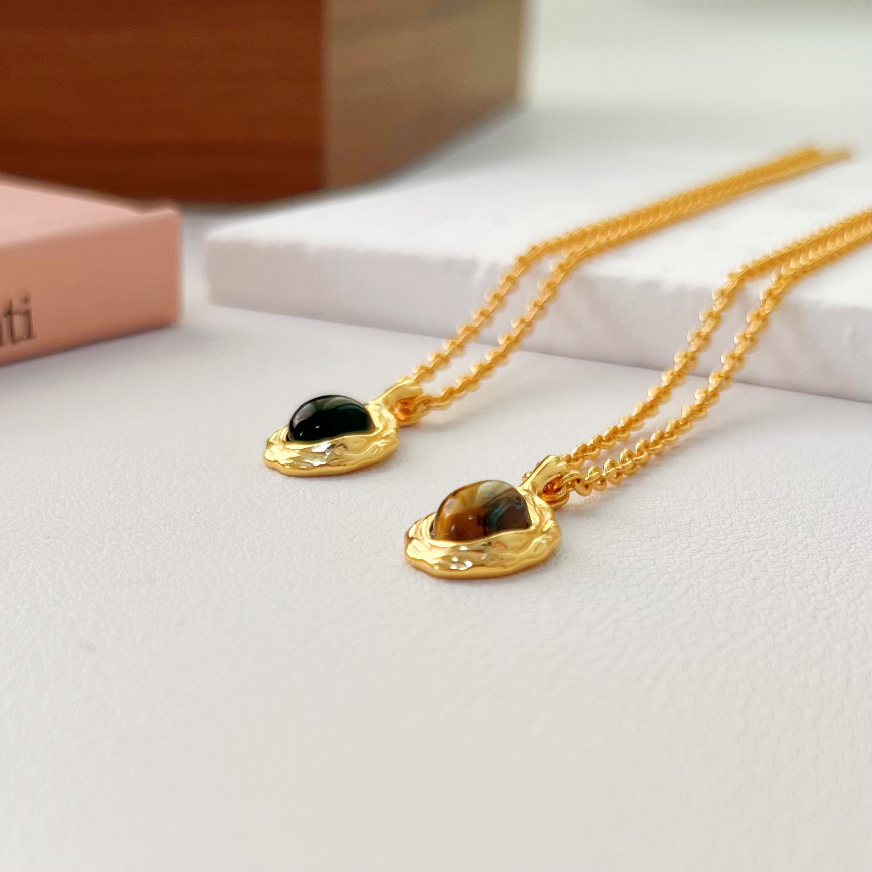 Natural Tigereye Gold Necklace Female Oval Black Agate Irregular Pendants Advanced Clavicle Chain Retro Fashion Fashion