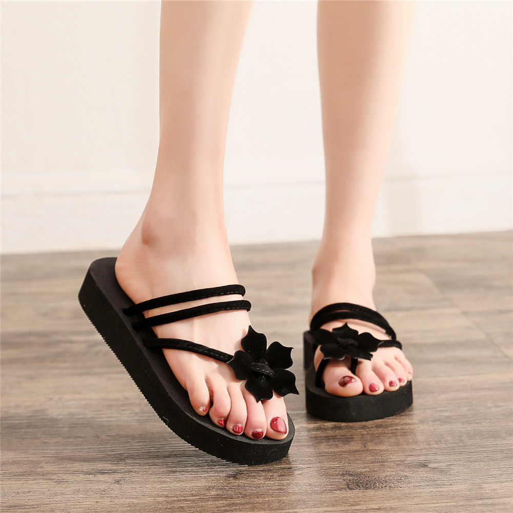 厂家批发枫叶夏季女式平跟鞋沙滩人字拖鞋女鞋舒适跨境休闲凉拖鞋