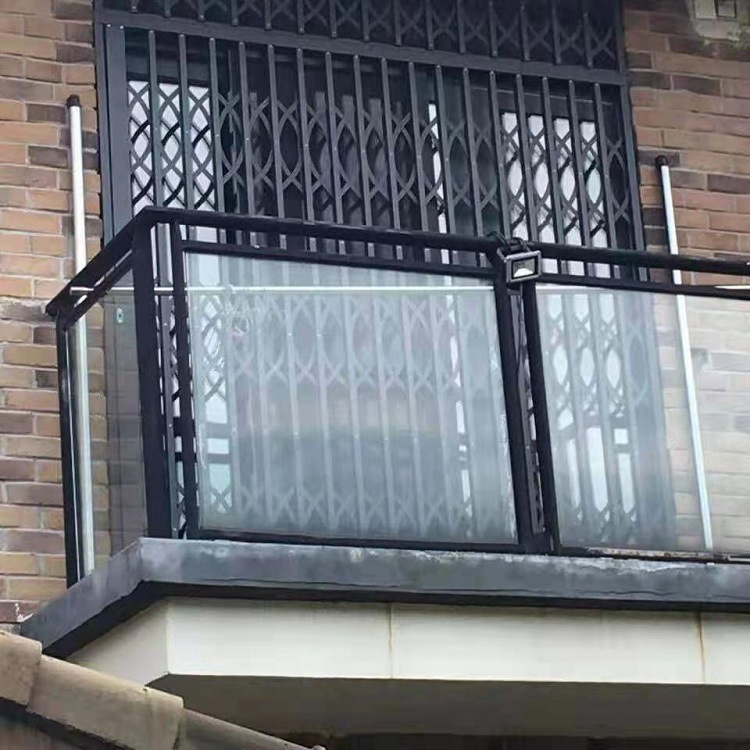 玻璃阳台栏杆组装式钢护栏玻璃护栏铁艺玻璃栏板建筑玻璃护窗价格