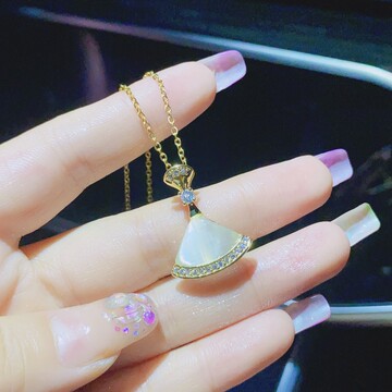 钛钢不掉色猫眼石小裙子项链女网红同款简约百搭韩国风精致锁骨链