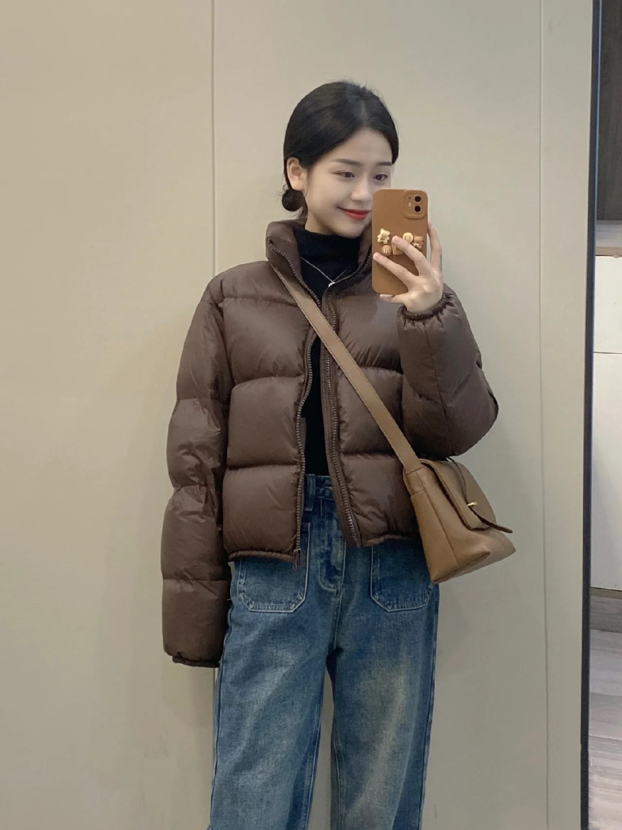 white duck down anti-season kendall down jacket women‘s short european version brown loose lapel thick high waist bread coat fashion