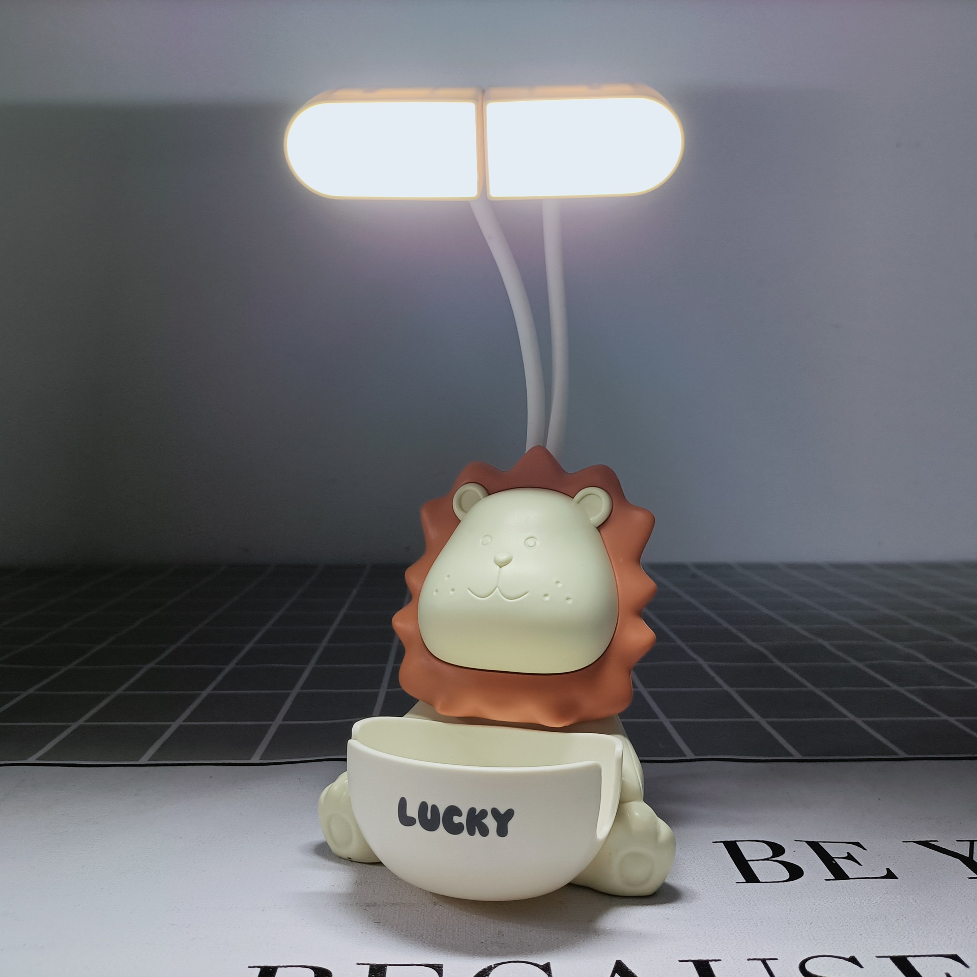 Cartoon Creative Lion Charging Lamp with Pencil Sharpener Dual Lamp Holder USB Rechargeable LED Eye Protection Desk Lamp Learning Light