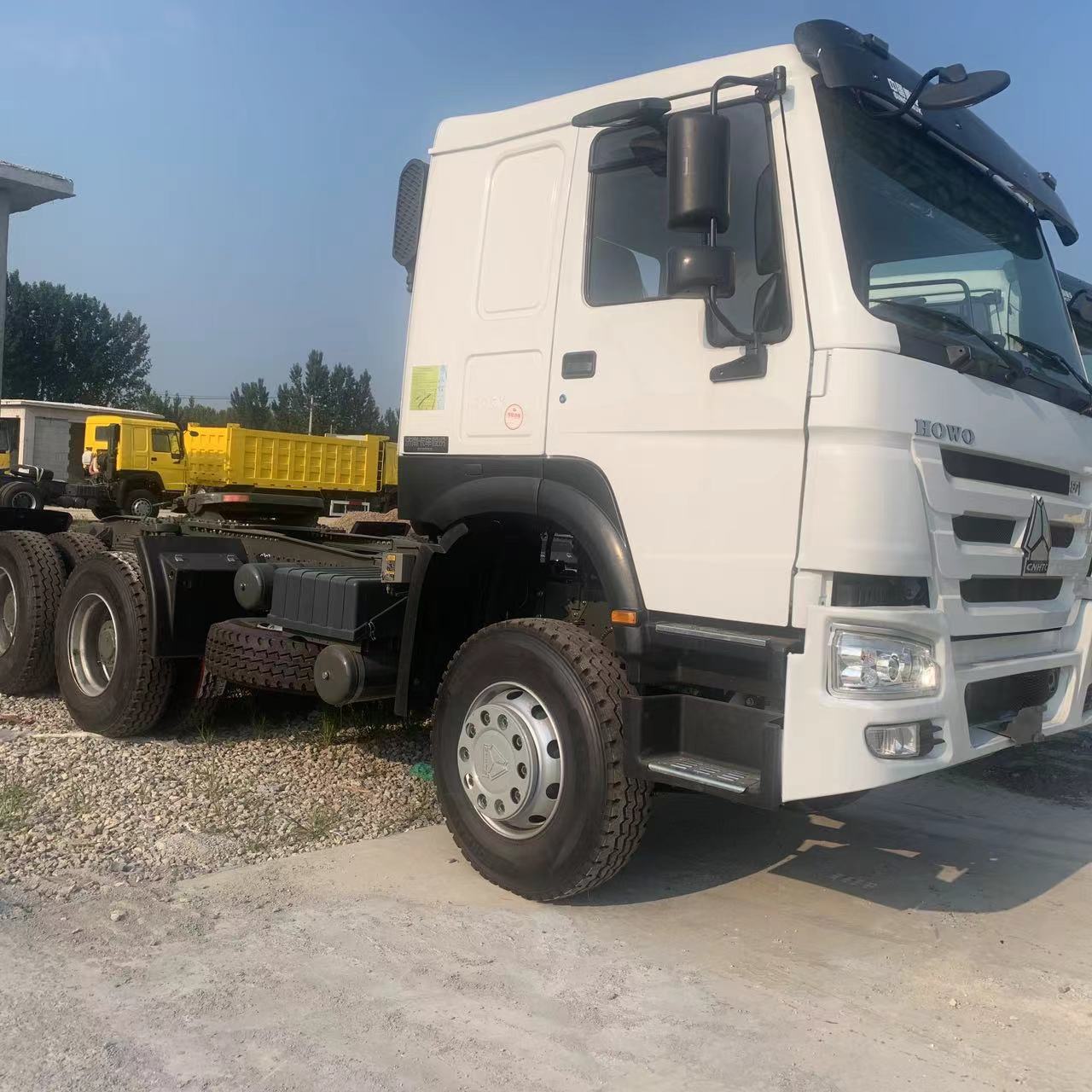 出口豪沃牵引车二手豪沃半挂车 371马力重汽发动机牵引半挂车现车