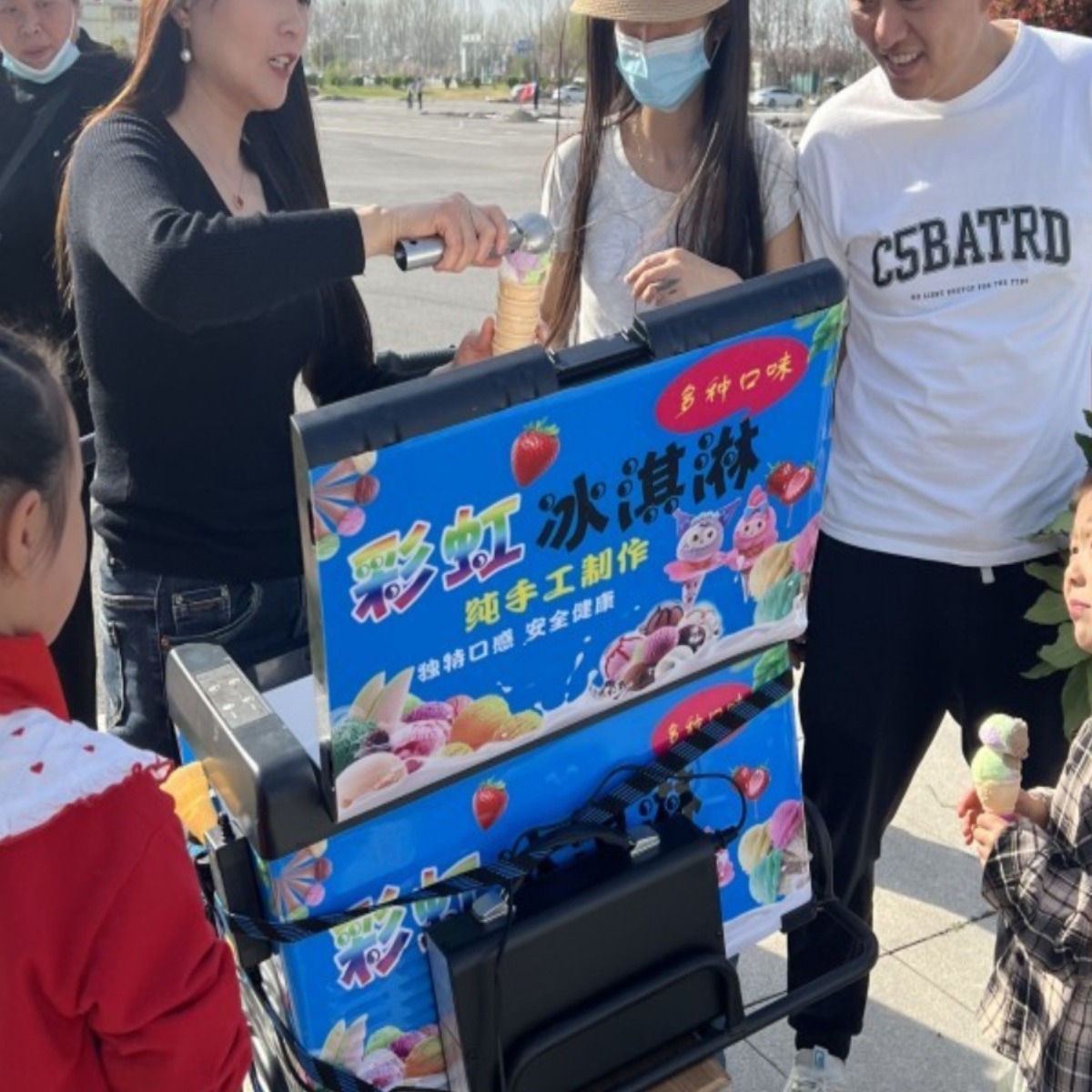 七彩冰淇淋机网红户外带电彩虹冰激凌制冷箱手工冰淇淋机摆摊流动