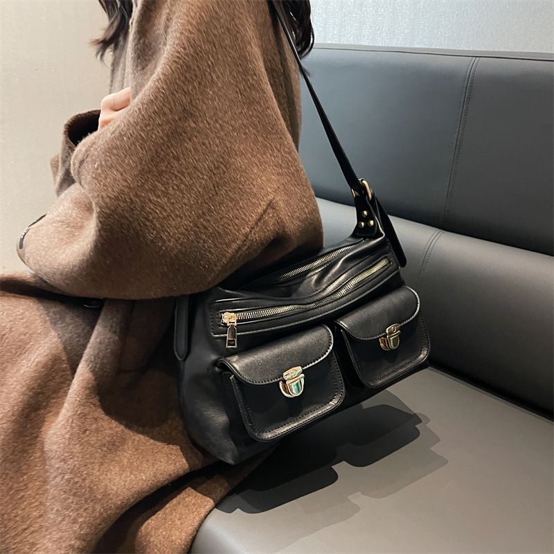 Cross-Border Women's Bag 2022 New Textured Leather Pattern Motorcycle Bag European and American Retro Shoulder Bag Large Capacity Casual Handbag