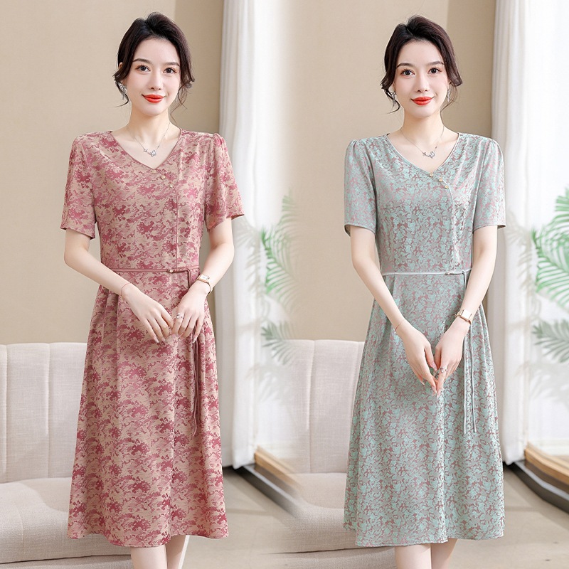 中年妈妈短袖连衣裙女2024夏装新款中老年阔太太洋气显瘦过膝裙子
