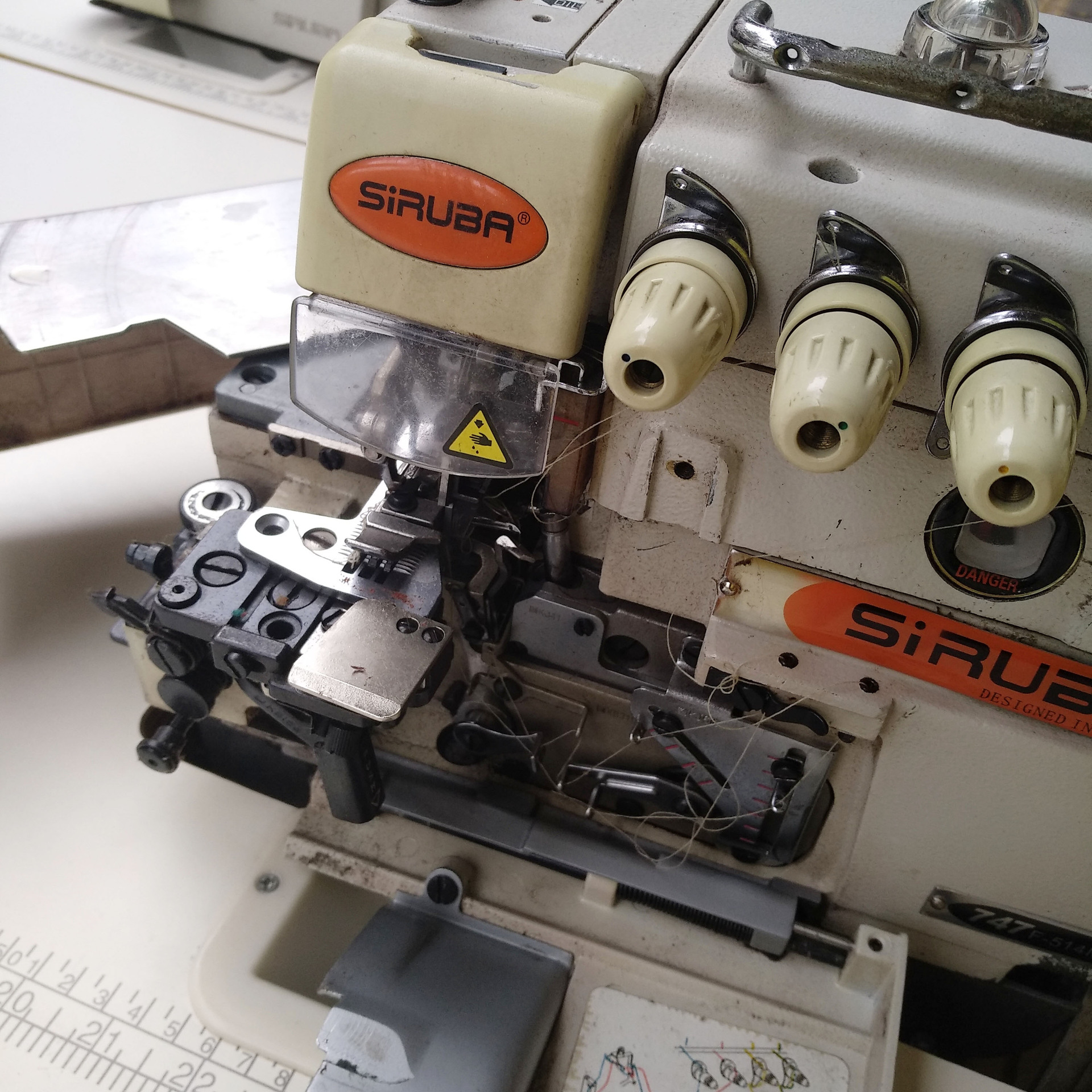 二手直驱银箭三线四线锁边机家用工业整套含板架服装包边缝纫衣车