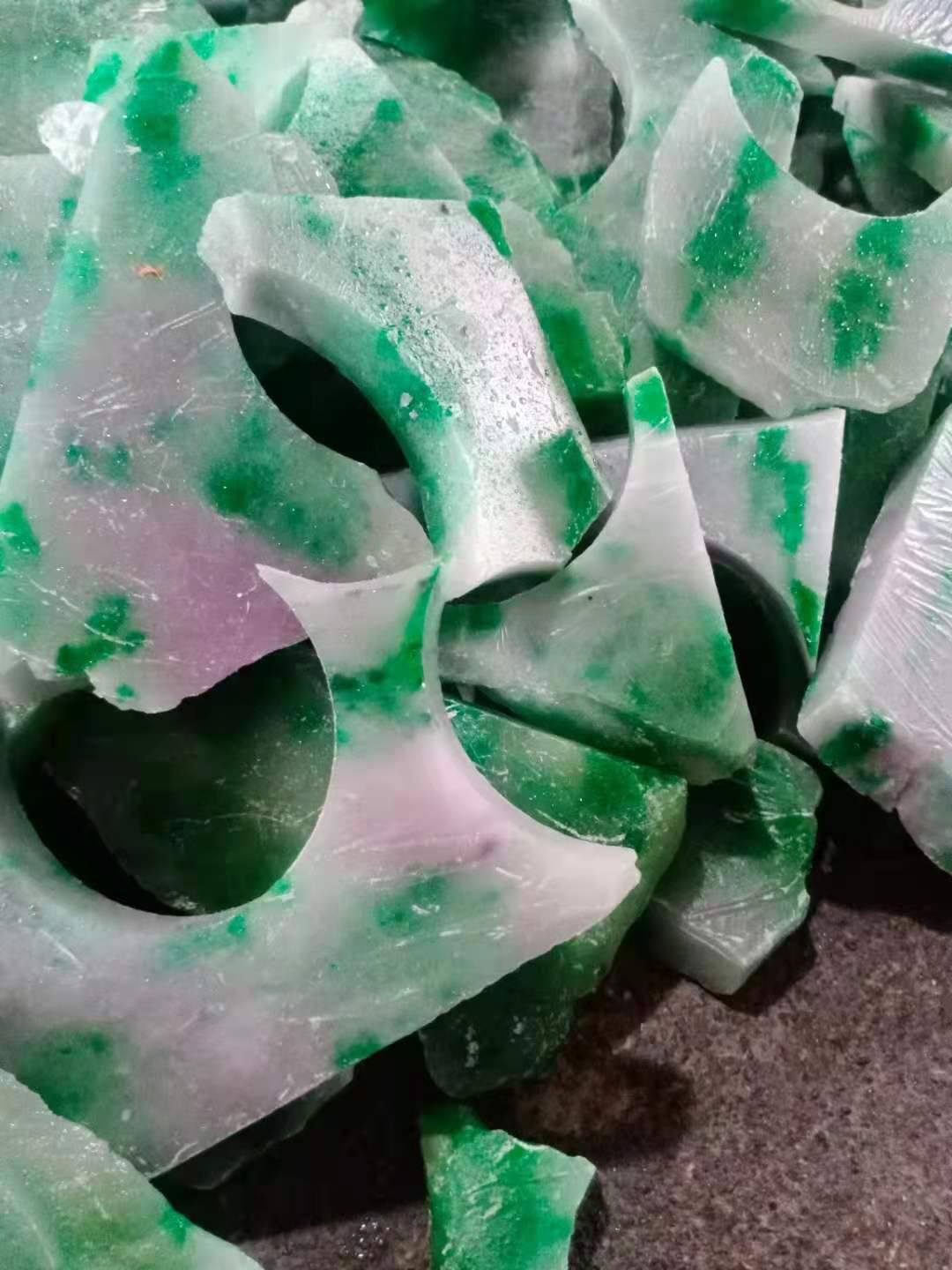 缅甸玉翡翠b货原石边角料冰糯种阳绿飘花毛料 翡翠明料片料边角料