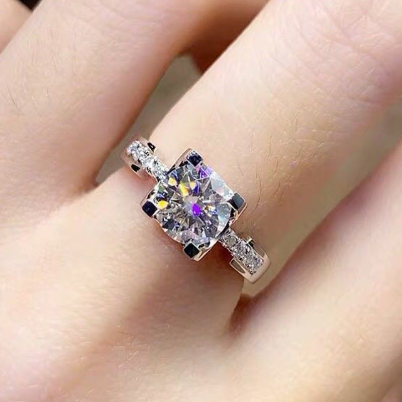 莫桑石钻戒女一克拉牛头款简约不色四爪求婚女戒指