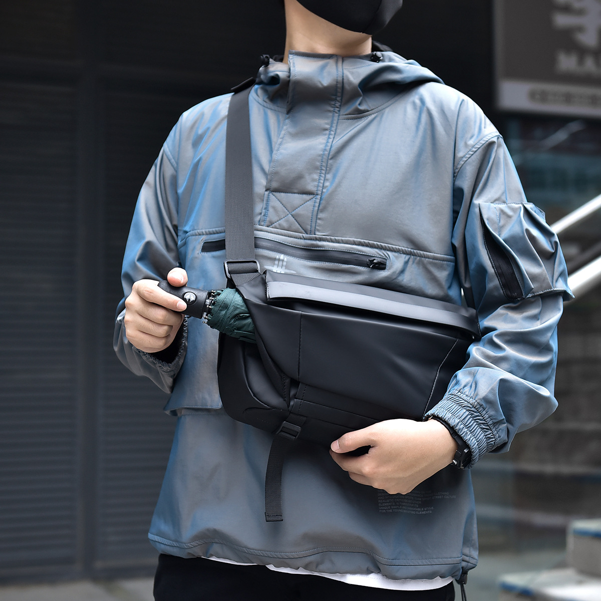 新款潮流斜挎包男户外骑行出差通勤包休闲胸包简约纯色单肩包批发