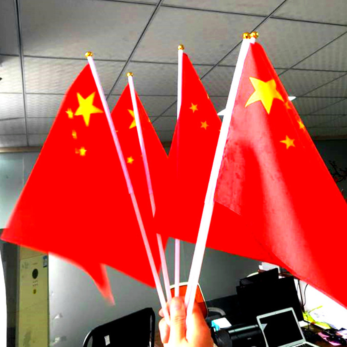 国庆彩旗带杆手摇国旗 中国小红旗涤纶活动广告旗子 7号五星红旗