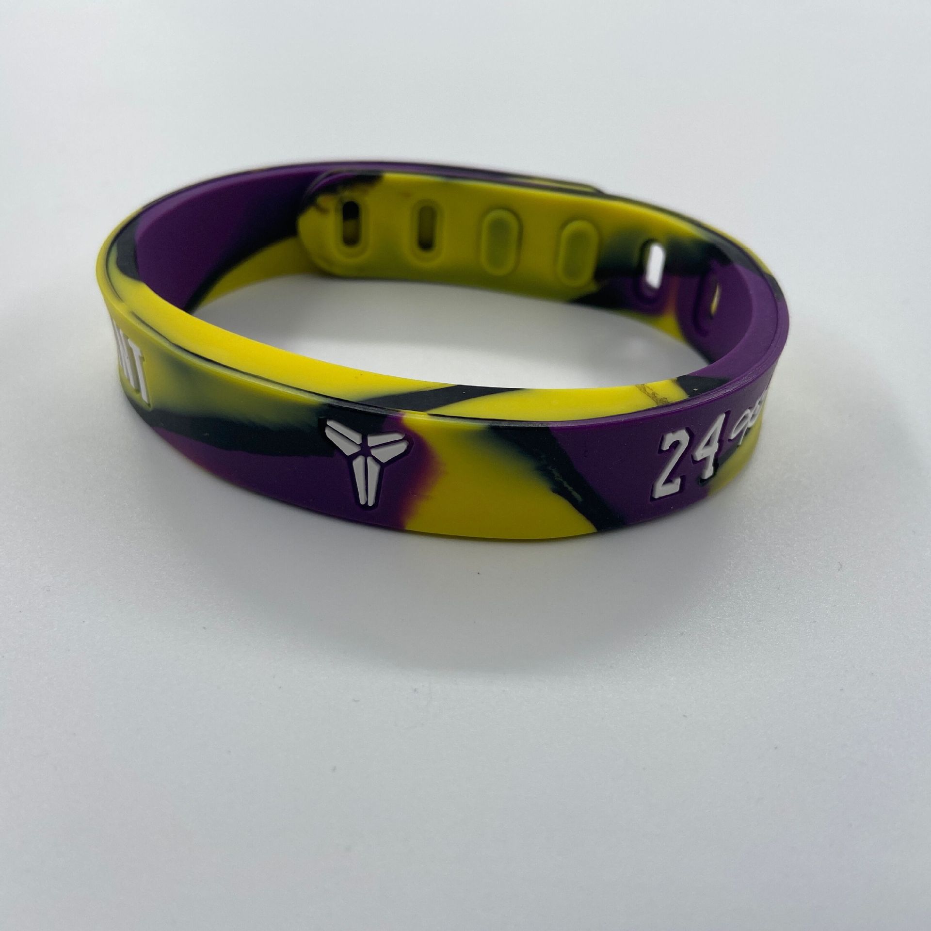 篮球手环nba球星纯硅胶双层可调节 詹姆斯库里签名运动手环现货