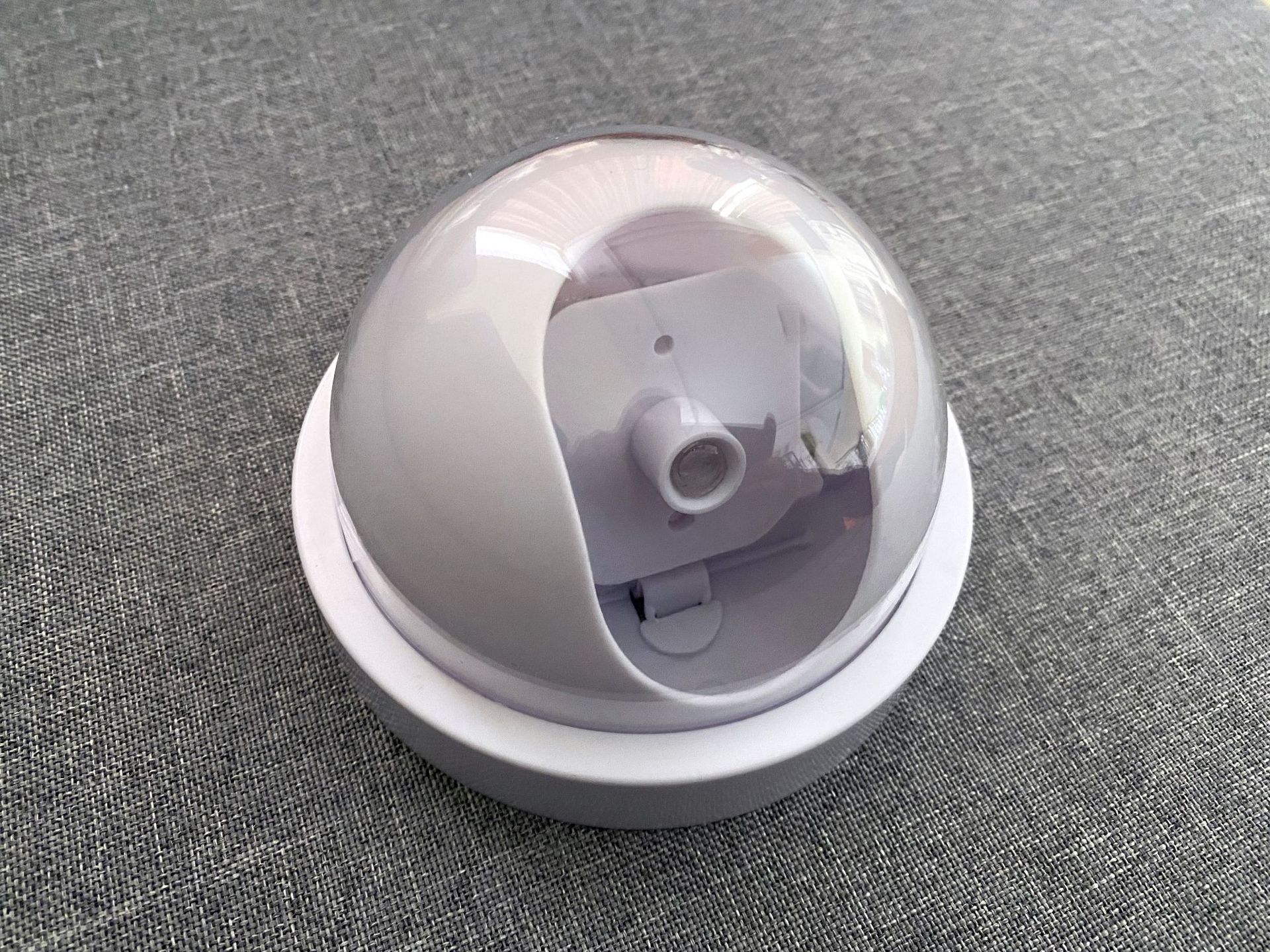 批发新款白色半球形仿真摄像头防盗摄像头大号带灯佳摄像头