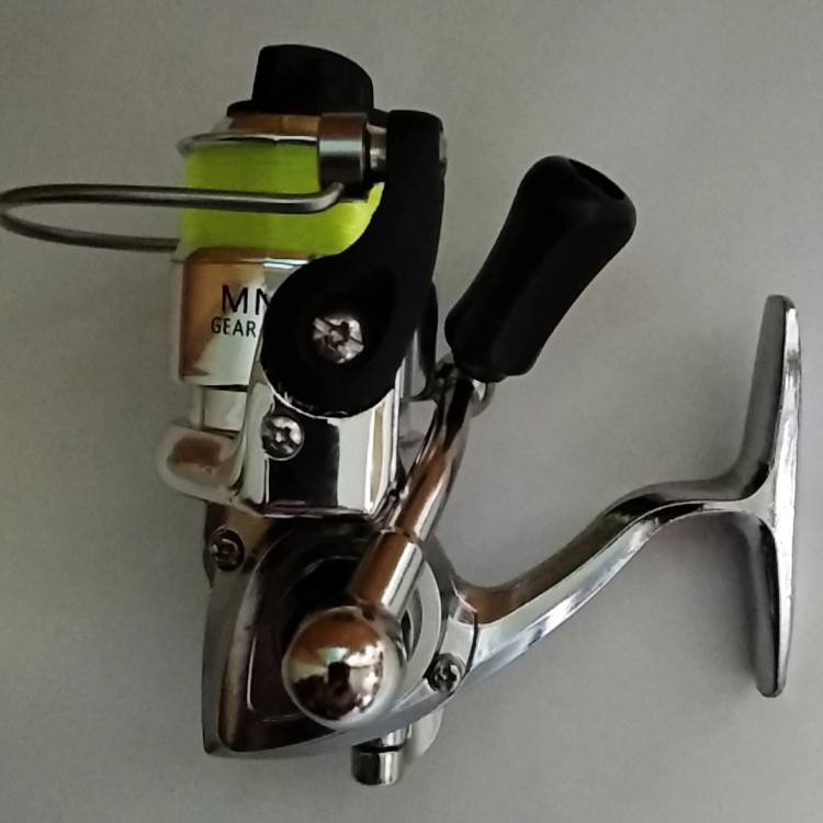 钓鱼竿轮子手摇迷你100型金属主体小纺车轮钢笔竿用鱼线轮渔摇轮