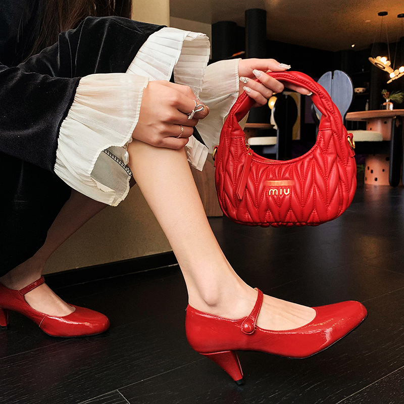 不挑脚~新款玛丽珍鞋女圆头韩版减龄浅口时装鞋锥形跟时髦高跟鞋