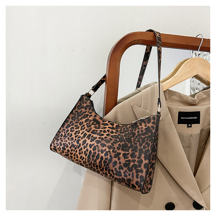 Cross-Border Fashion Shoulder Bag 2022 New Autumn and Winter Simple Versatile Contrast Color Leather Stitching Light Luxury Shoulder Underarm Bag