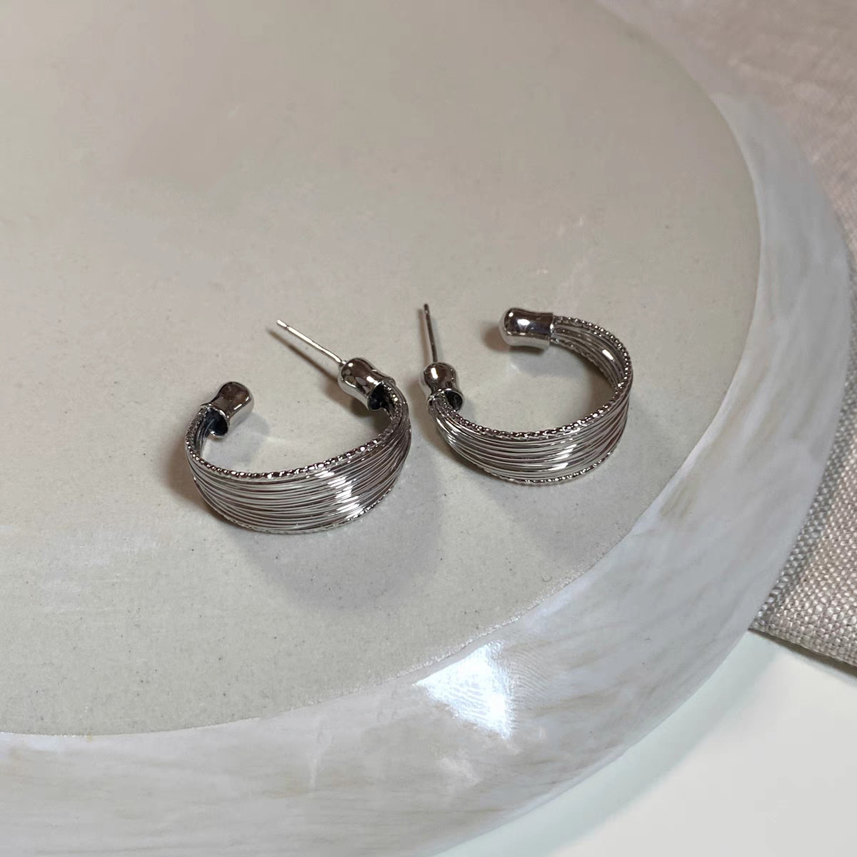 Simple All-Match Metallic Silver Multi-Layer Coil C- Shaped Earrings Female Temperament Advanced Cold Style Niche Design