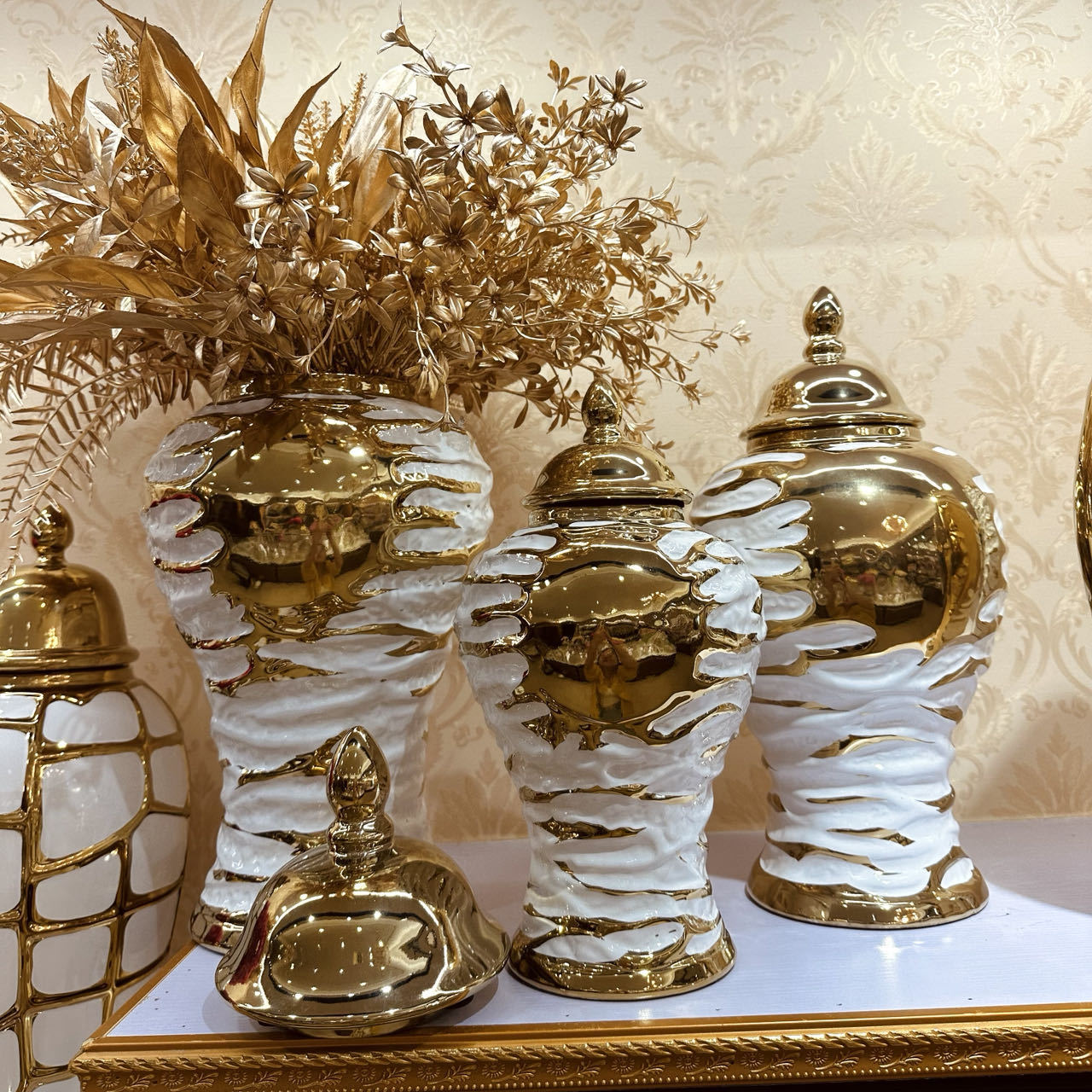 Factory Direct European-Style Electroplated Gold Ceramic Hat-Covered Jar Vase Light Luxury Crafts Model Room Soft Decoration Ornaments